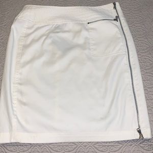 NWT Ralph Lauren white mini skirt with silver zippers (size 4)